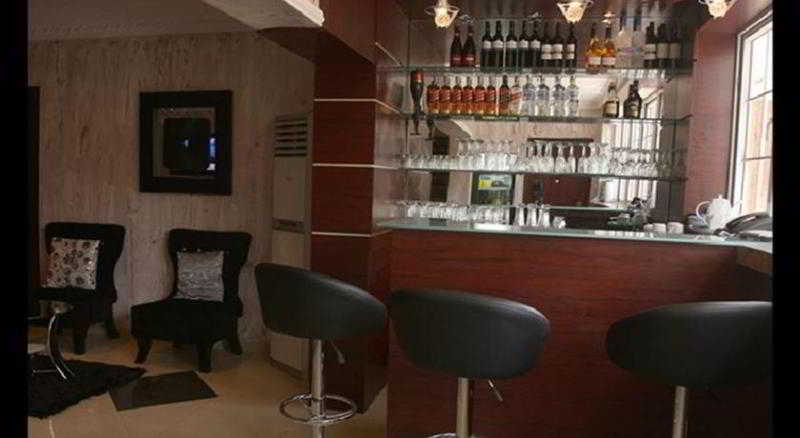 Charlies Place And Suites Lagos Esterno foto