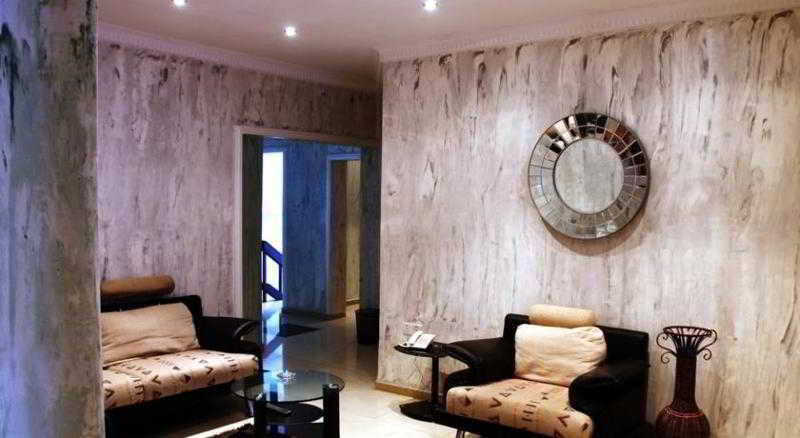 Charlies Place And Suites Lagos Esterno foto